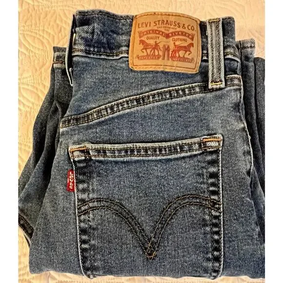 Levi’s Button-fly Jeans
Size 28 - Picture 6 of 8